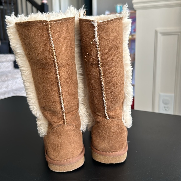 Tall brown fall/winter toddler boots with faux fur - Picture 3 of 6